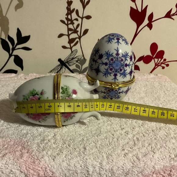 Set of 2 egg shaped trinket/jewellery holders $18 💖💙 - Picture 6 of 7
